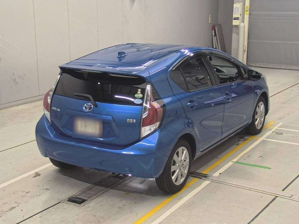 2015 Toyota Aqua NHP10[1]