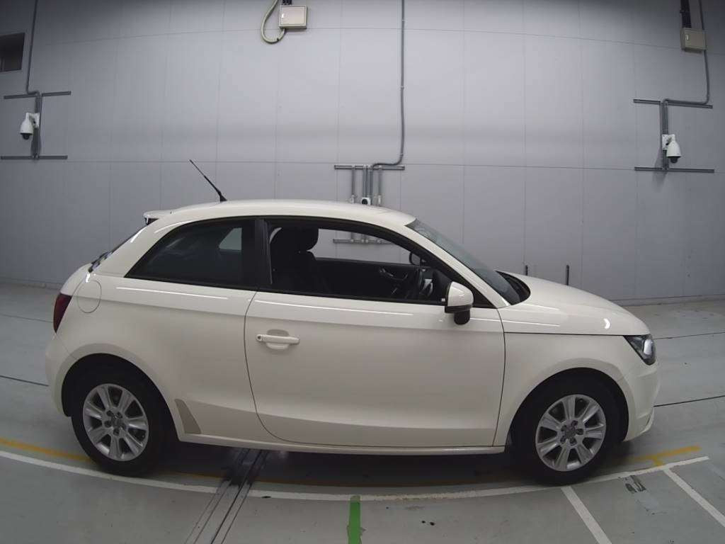 2011 Audi A1 8XCAX[2]