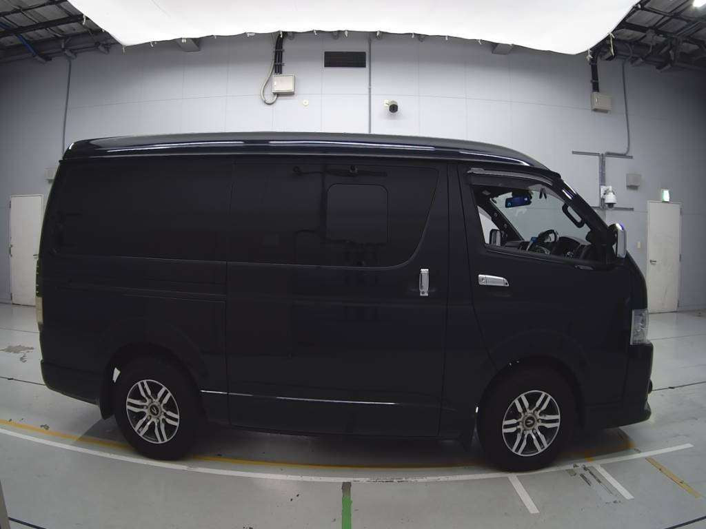 2021 Toyota Hiace Van GDH211K[2]