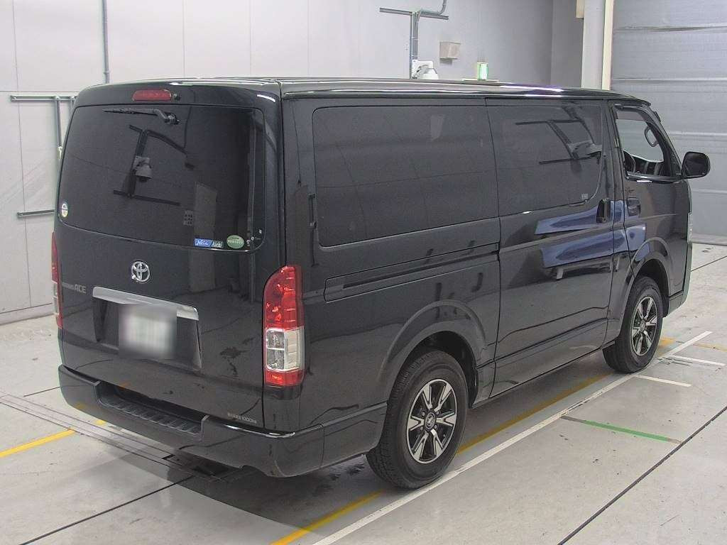 2017 Toyota Regiusace Van KDH206V[1]