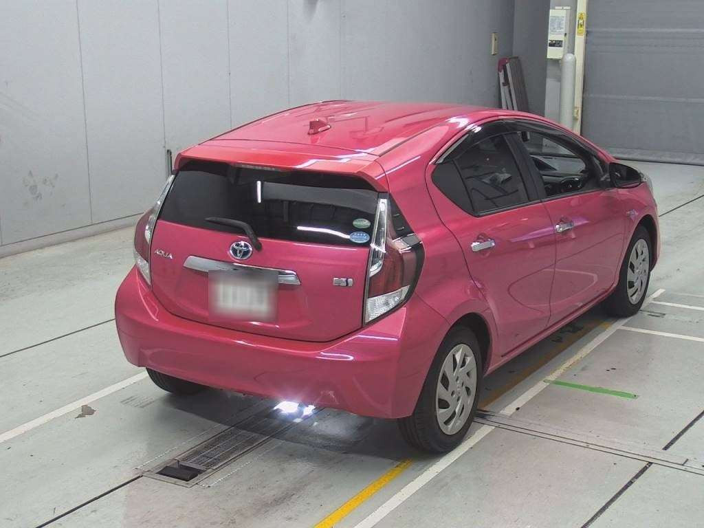 2015 Toyota Aqua NHP10[1]