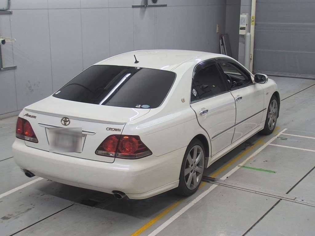 2005 Toyota Crown GRS184[1]