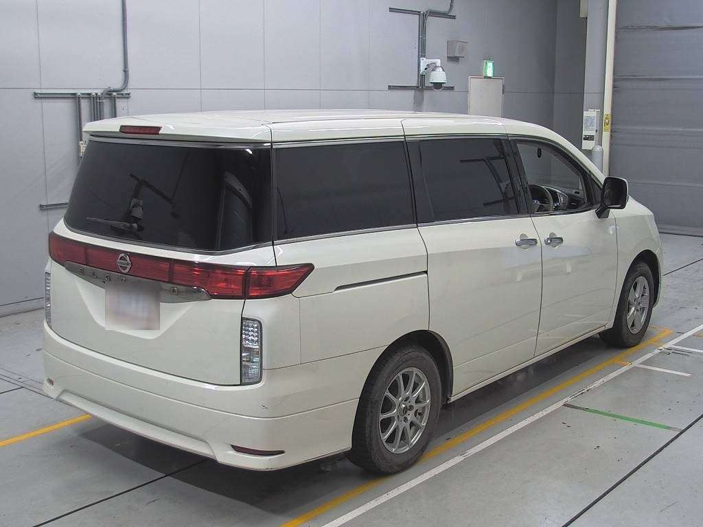 2016 Nissan Elgrand TE52[1]