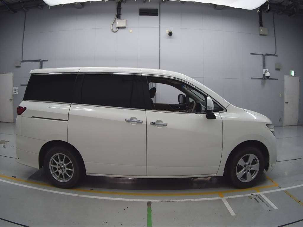 2016 Nissan Elgrand TE52[2]