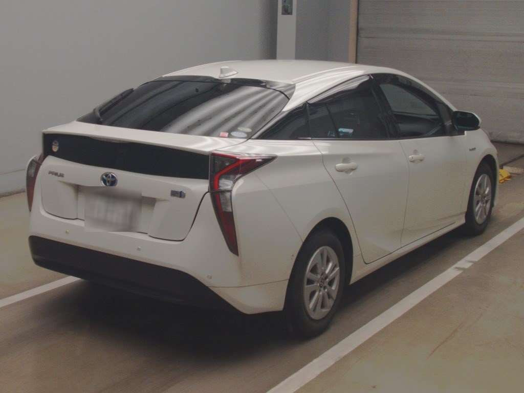 2017 Toyota Prius ZVW50[1]