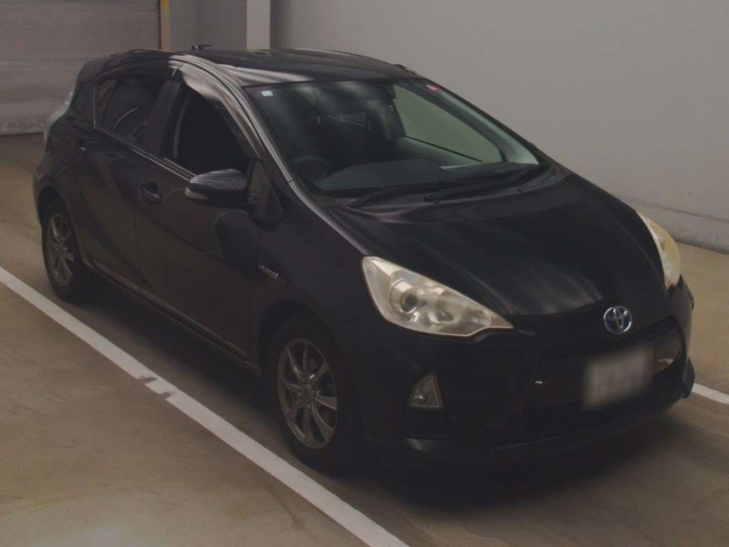 2012 Toyota Aqua NHP10[2]