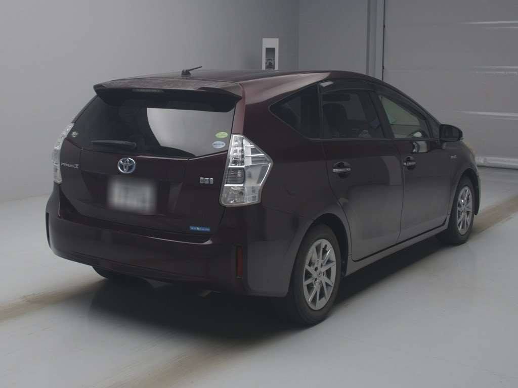 2014 Toyota Prius alpha ZVW41W[1]