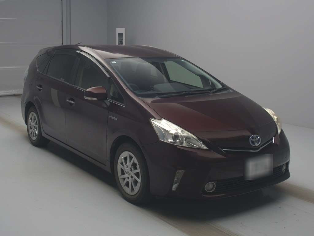 2014 Toyota Prius alpha ZVW41W[2]