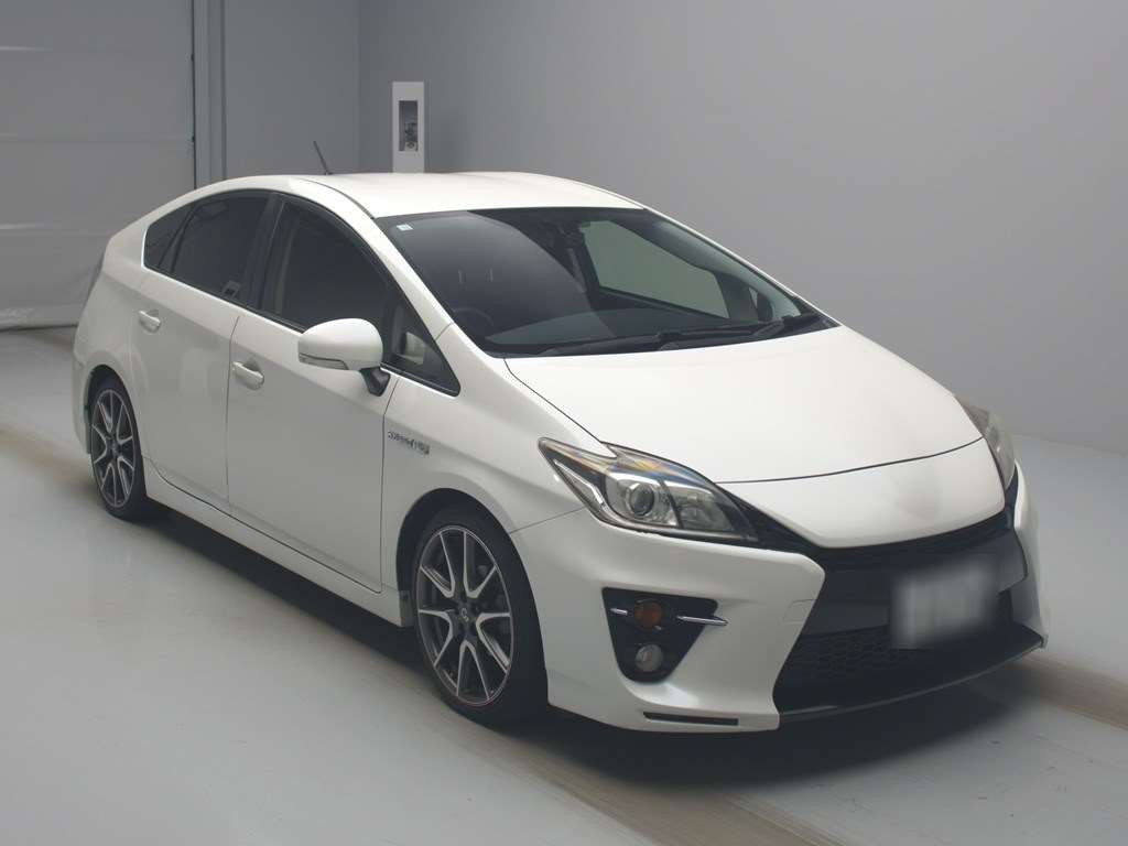 2014 Toyota Prius ZVW30[2]