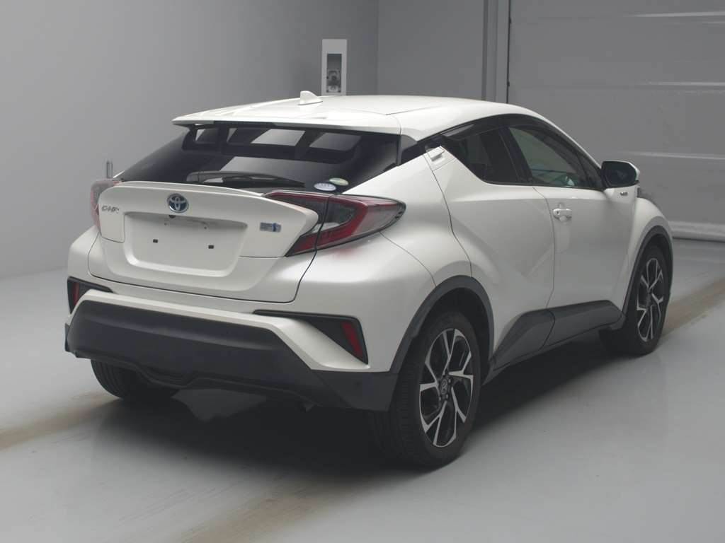 2017 Toyota C-HR ZYX10[1]