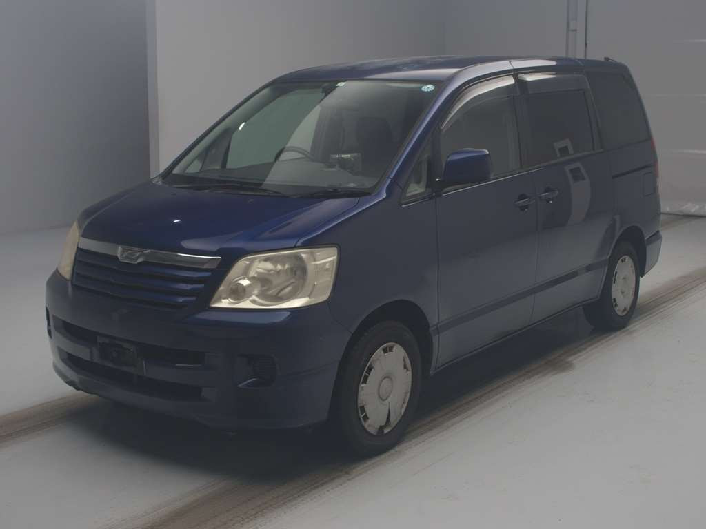 2001 Toyota Noah AZR60G[0]