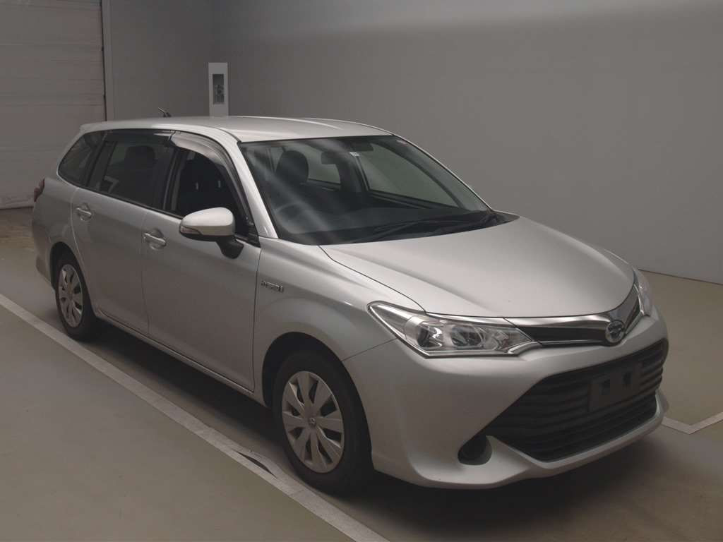 2015 Toyota Corolla Fielder NKE165G[2]