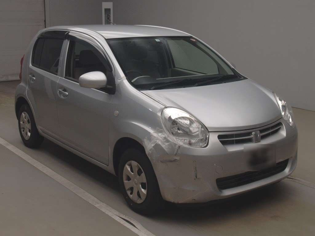 2011 Toyota Passo KGC30[2]