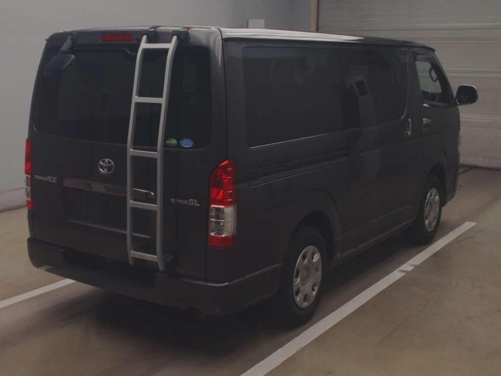 2017 Toyota Regiusace Van TRH200V[1]