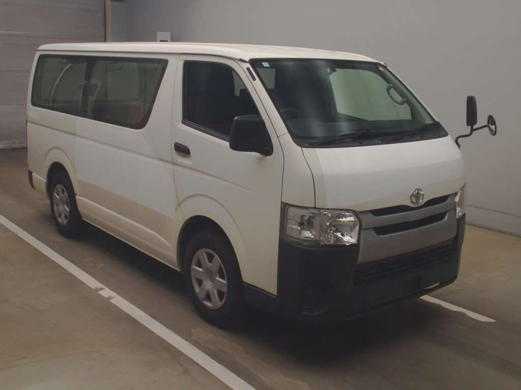 2016 Toyota Regiusace Van TRH200V[2]