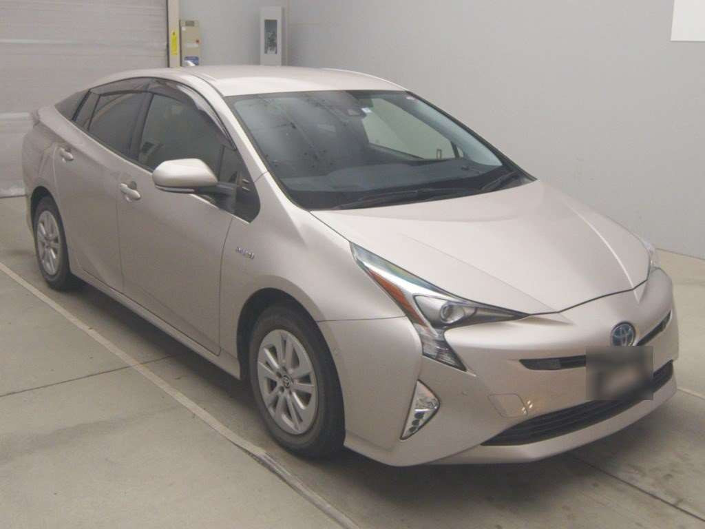 2017 Toyota Prius ZVW50[2]