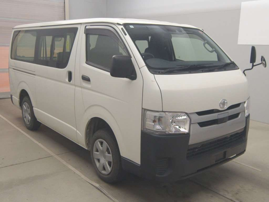 2019 Toyota Regiusace Van TRH200V[2]