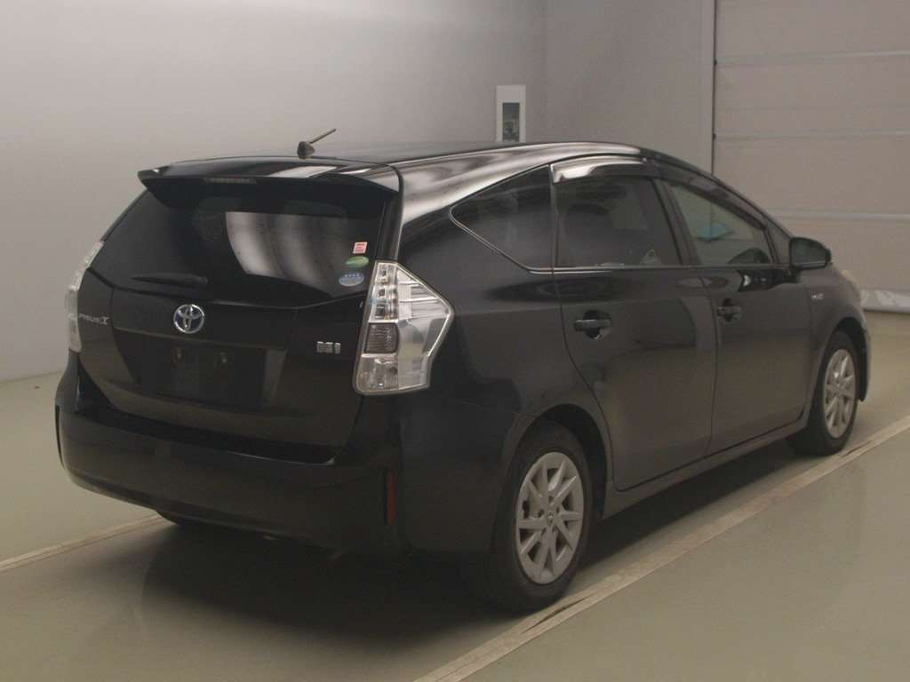 2012 Toyota Prius alpha ZVW40W[1]