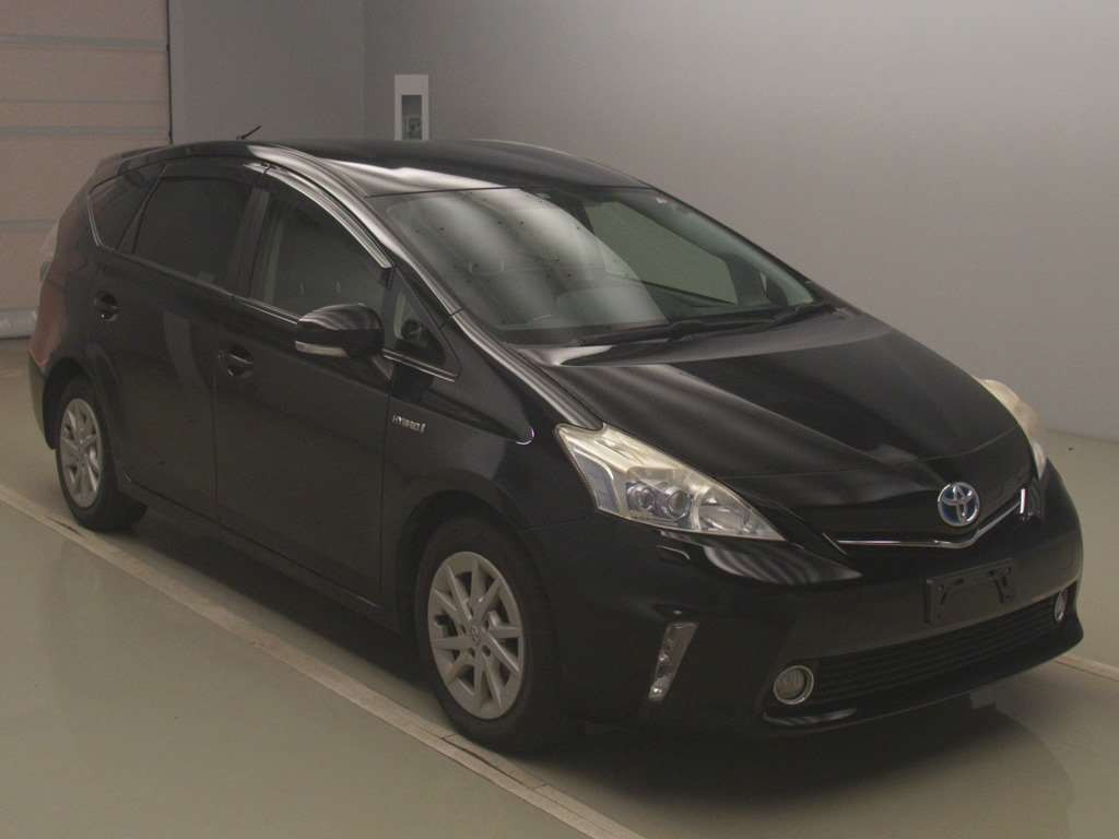 2012 Toyota Prius alpha ZVW40W[2]