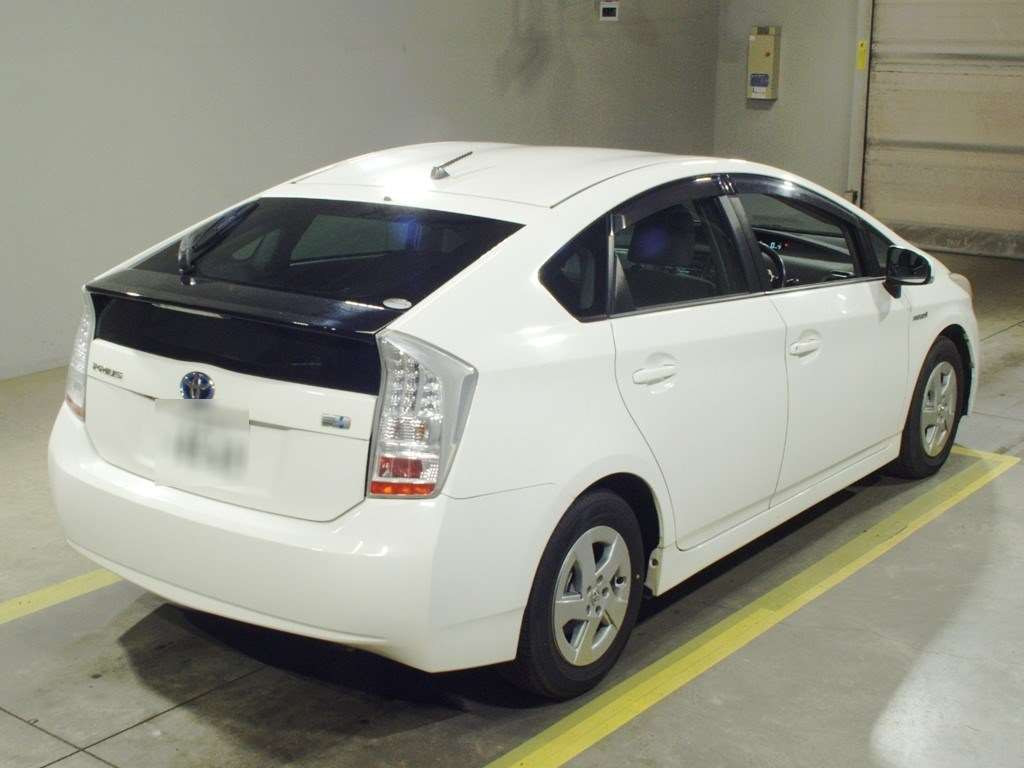 2010 Toyota Prius ZVW30[1]