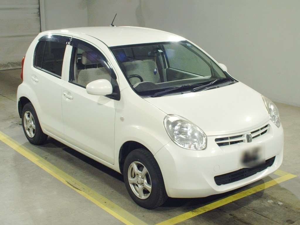 2011 Toyota Passo KGC35[2]