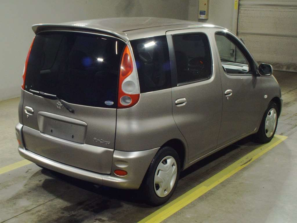 2002 Toyota Fun Cargo NCP20[1]