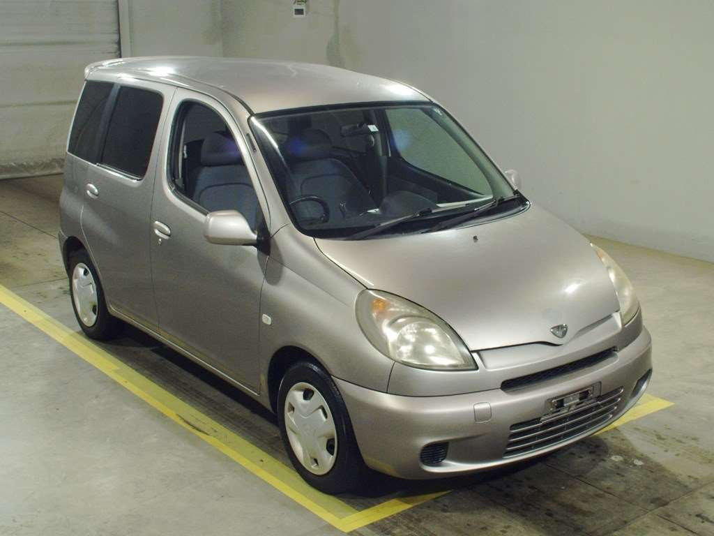 2002 Toyota Fun Cargo NCP20[2]