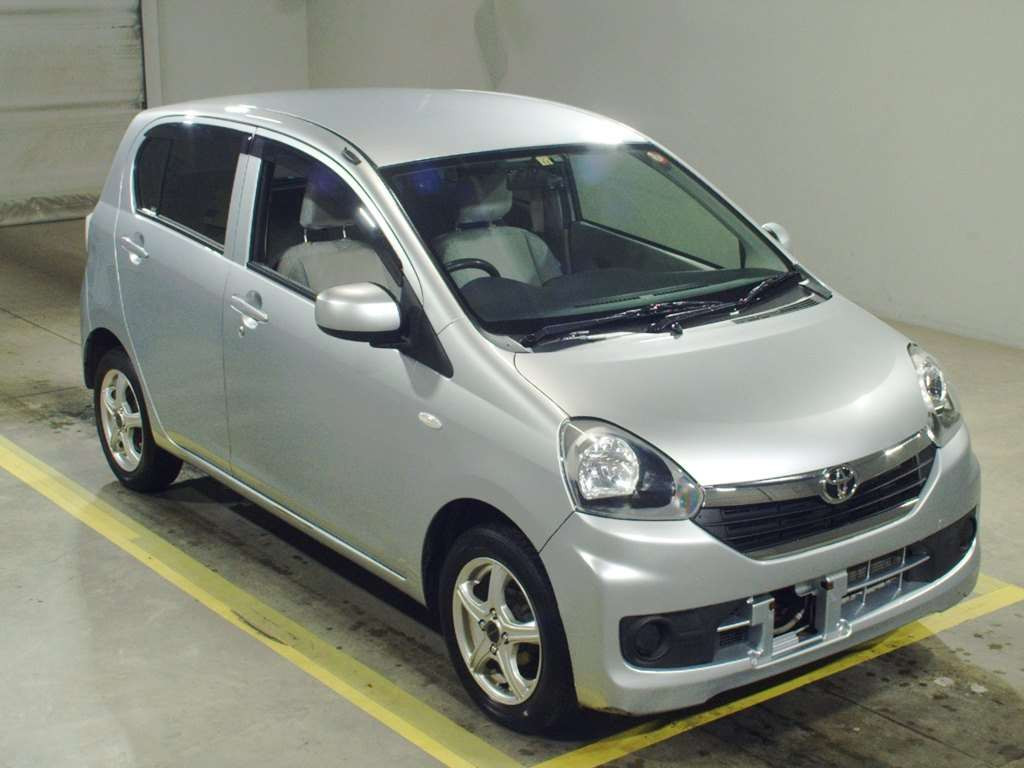 2013 Toyota Pixis Epoch LA310A[2]