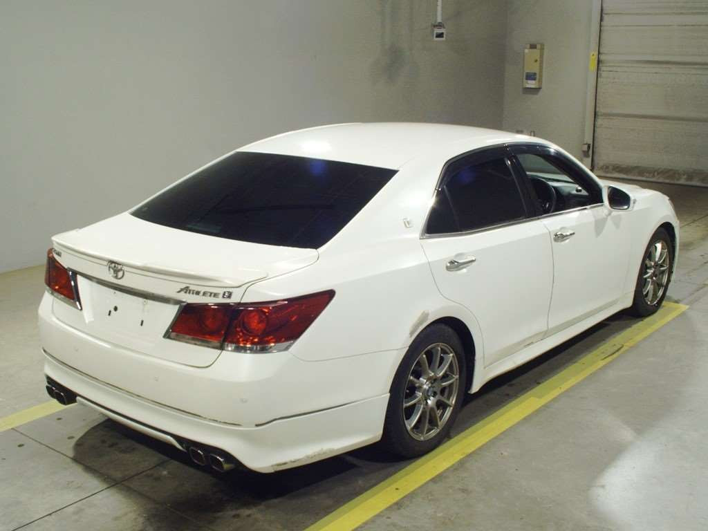 2013 Toyota Crown GRS214[1]