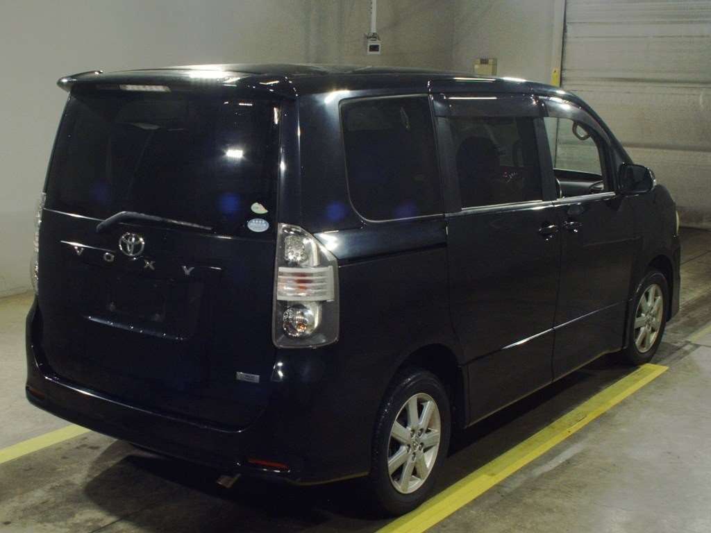 2007 Toyota Voxy ZRR75W[1]