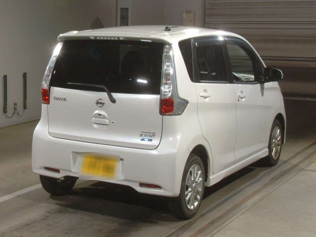 2013 Nissan DAYZ B21W[1]