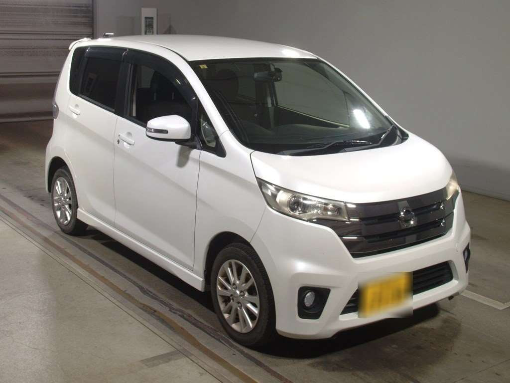 2013 Nissan DAYZ B21W[2]