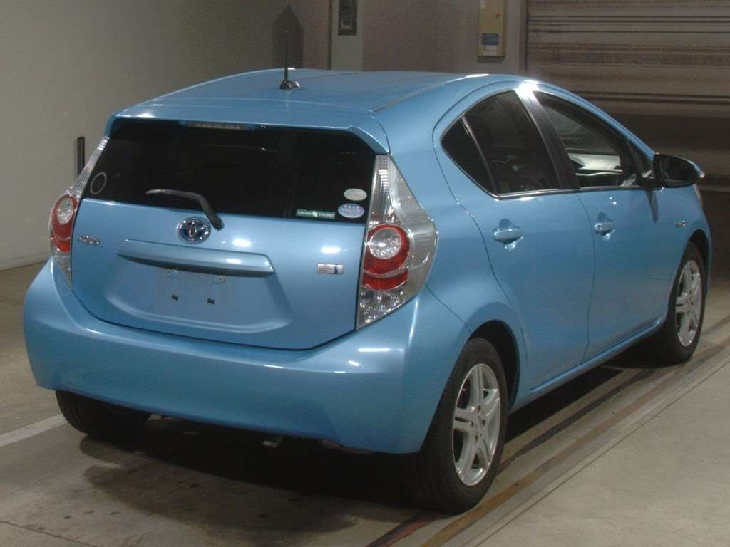 2012 Toyota Aqua NHP10[1]