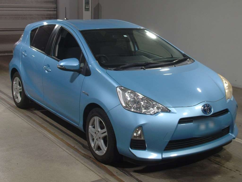 2012 Toyota Aqua NHP10[2]