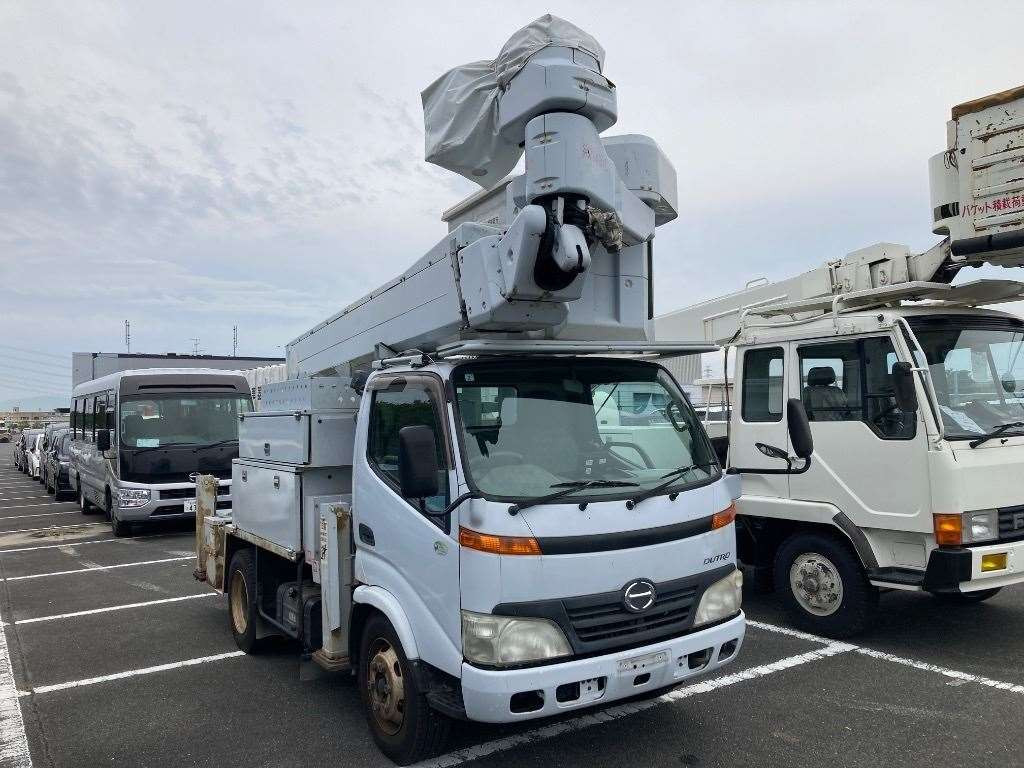 2008 Hino DUTRO XZU354E[2]