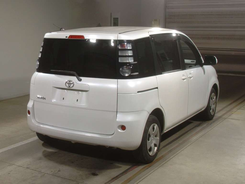 2010 Toyota Sienta NCP81G[1]