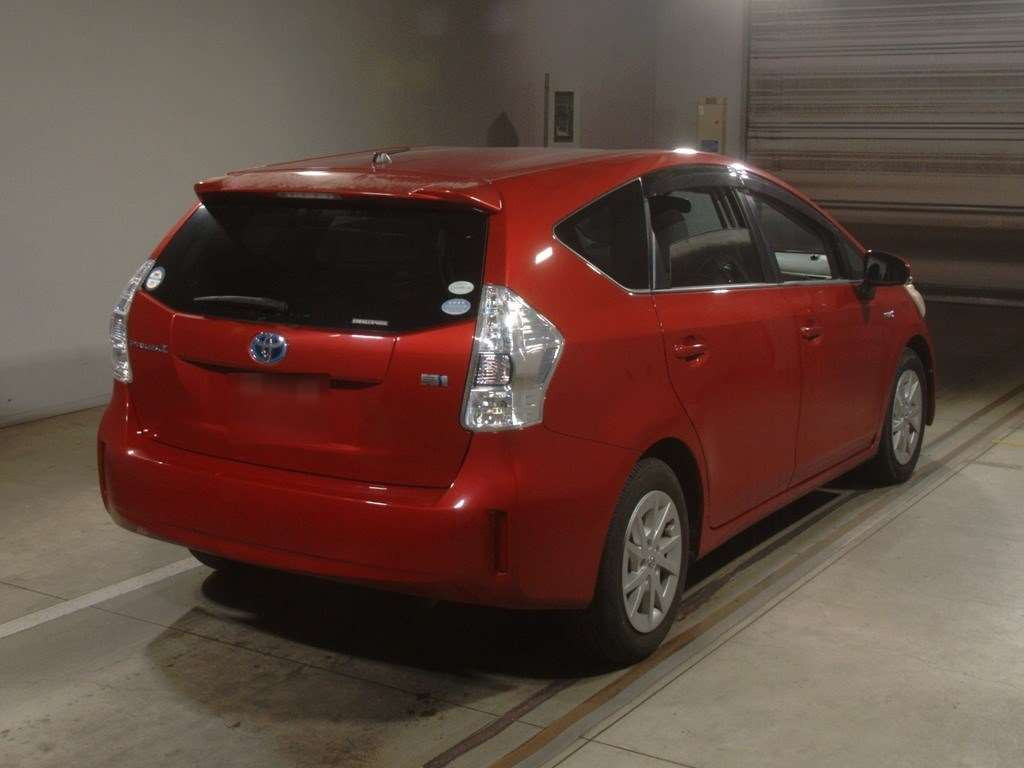 2011 Toyota Prius alpha ZVW41W[1]