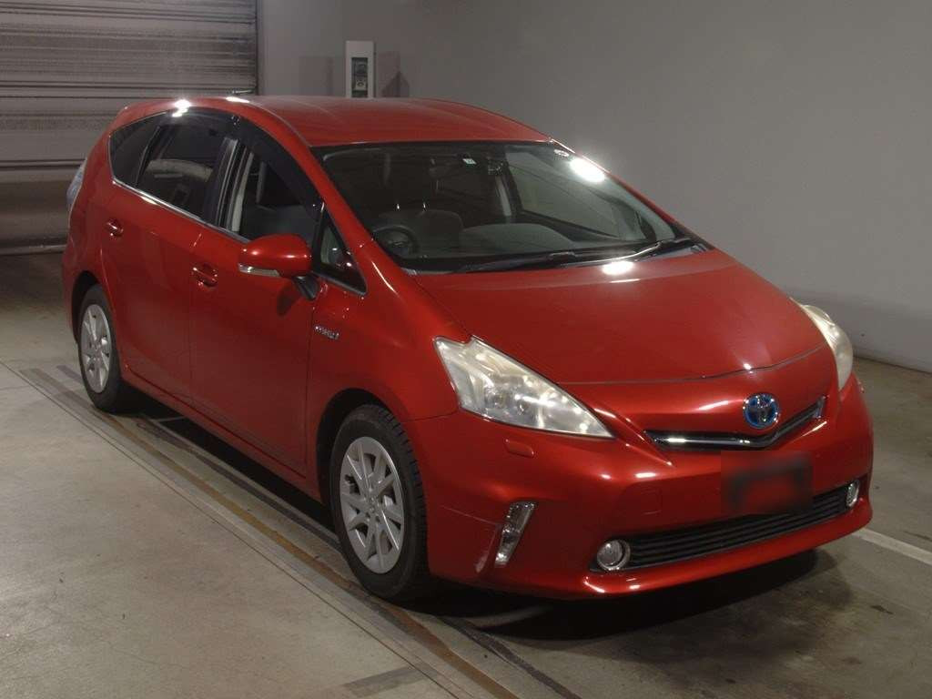 2011 Toyota Prius alpha ZVW41W[2]