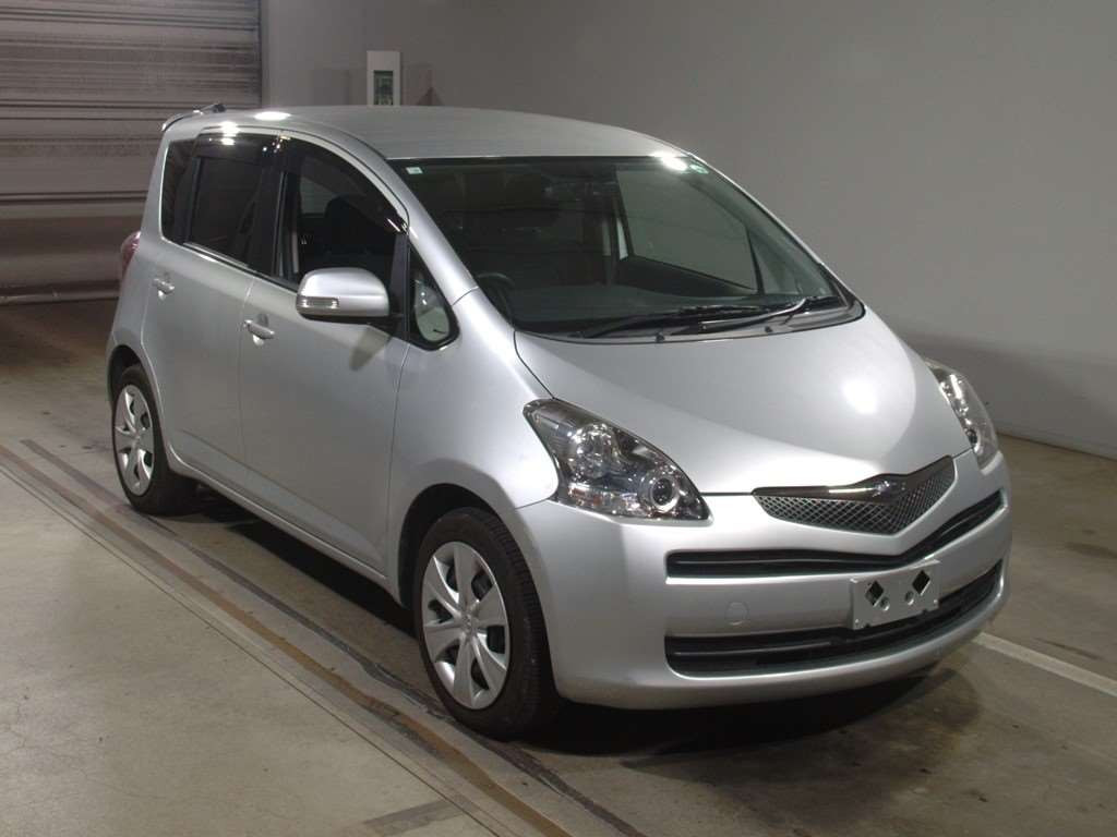 2010 Toyota Ractis NCP100[2]