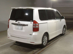 2013 Toyota Noah