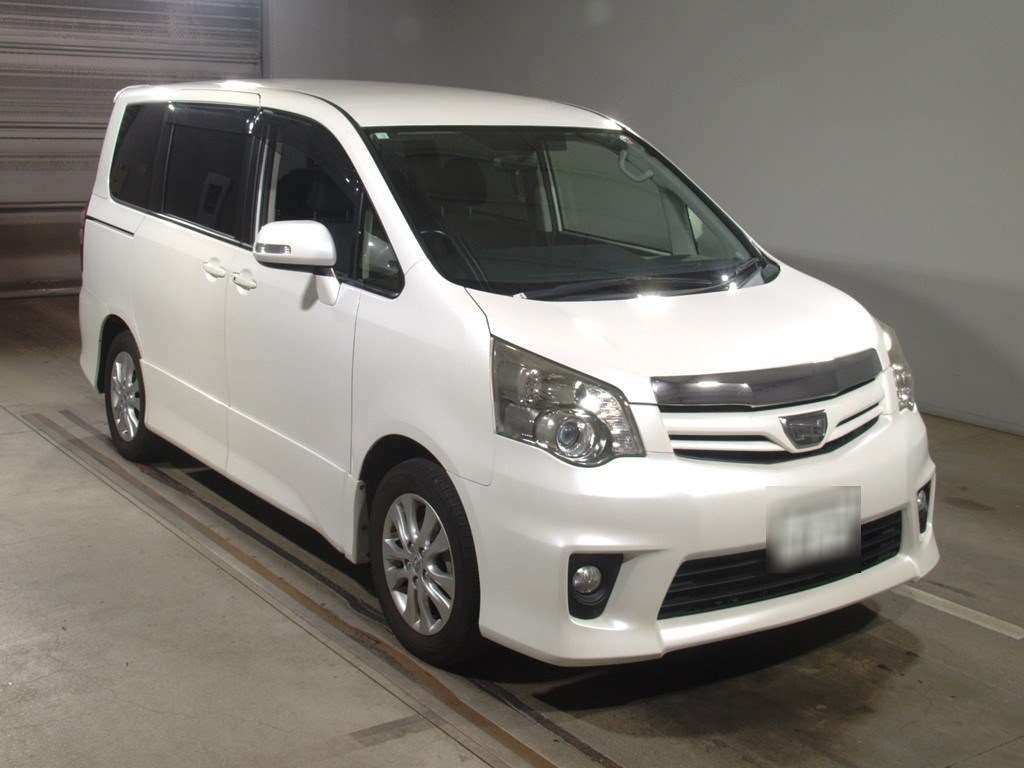 2013 Toyota Noah ZRR70W[2]