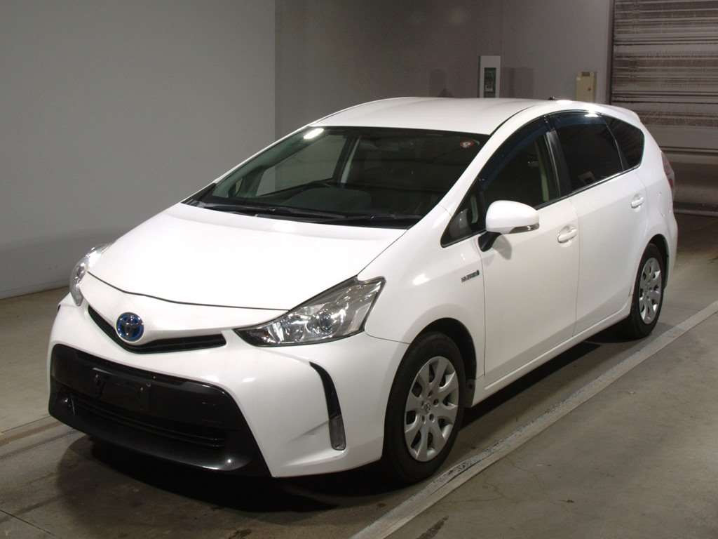 2017 Toyota Prius alpha ZVW41W[0]