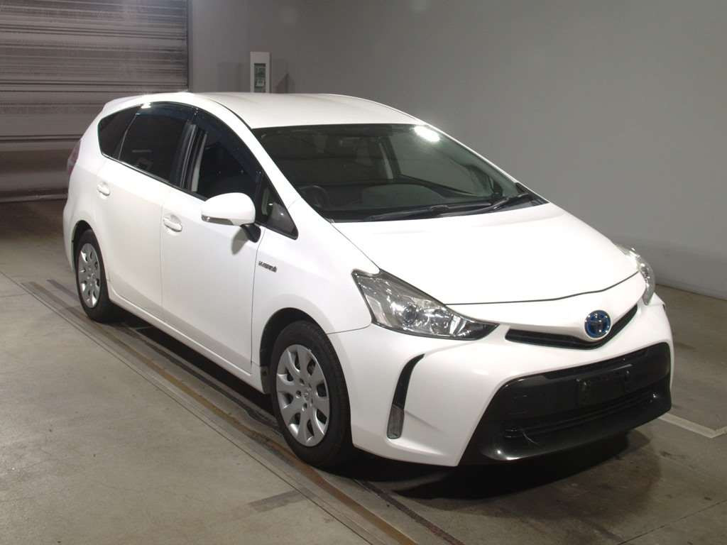 2017 Toyota Prius alpha ZVW41W[2]