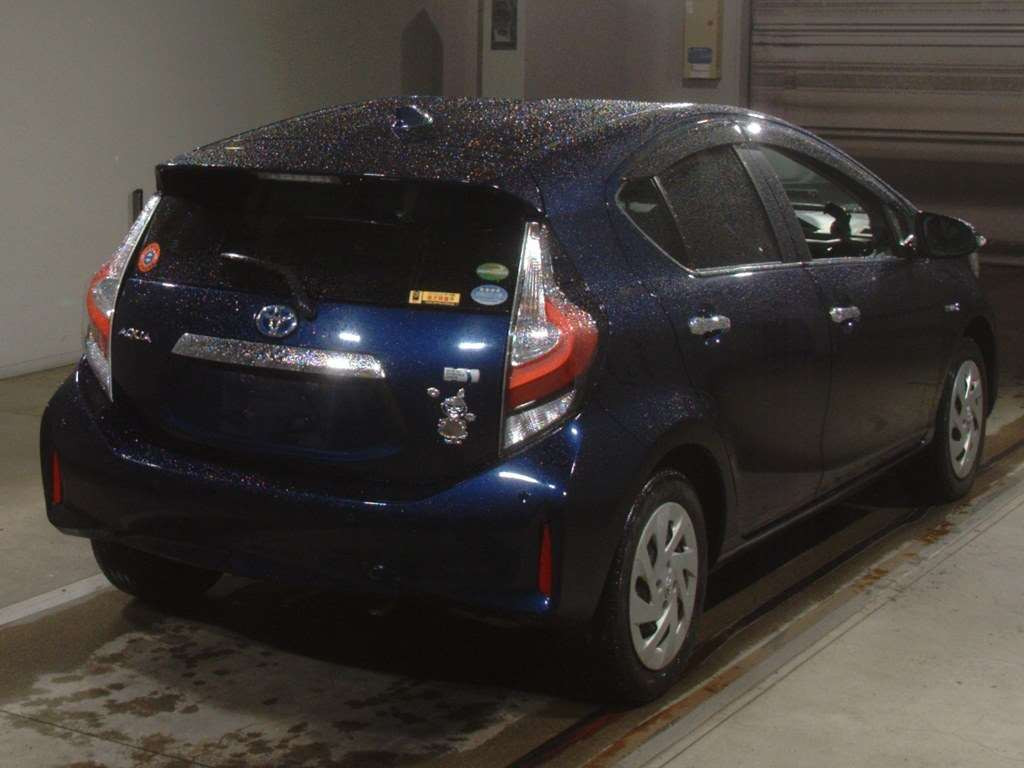 2018 Toyota Aqua NHP10[1]