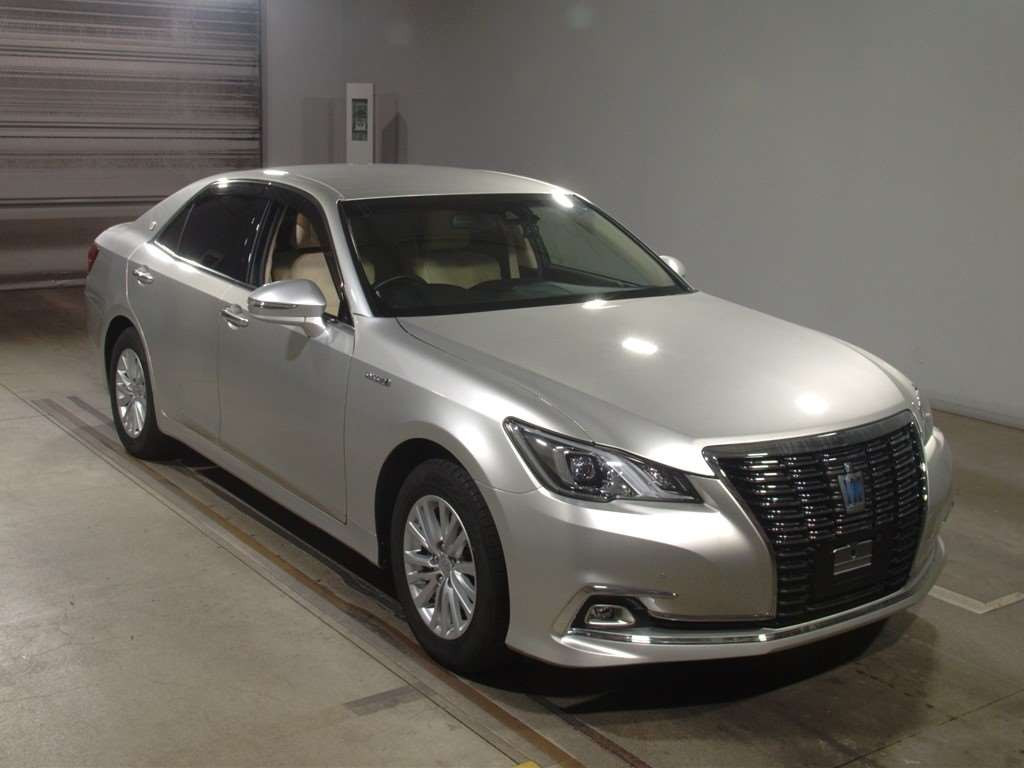 2017 Toyota Crown Hybrid AWS210[2]