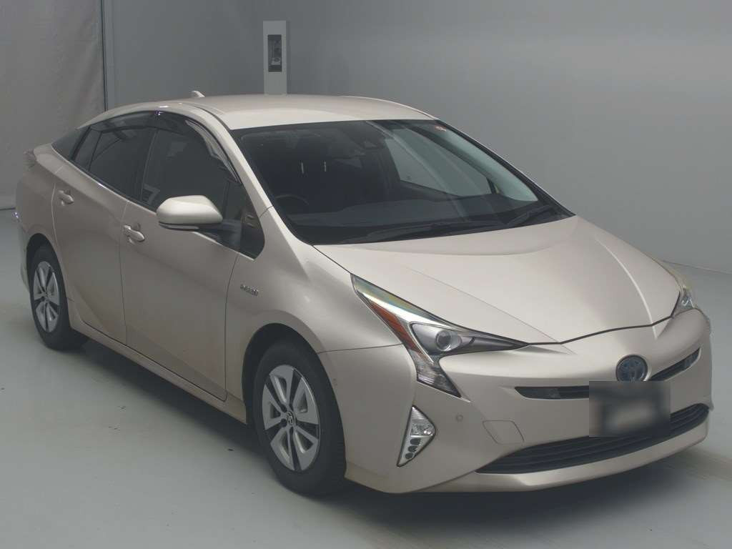 2016 Toyota Prius ZVW51[2]