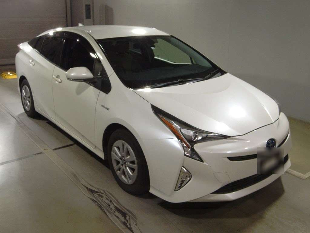 2016 Toyota Prius ZVW50[2]