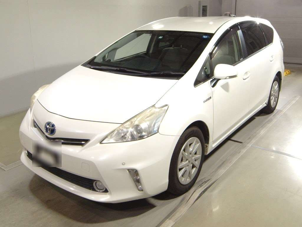 2011 Toyota Prius alpha ZVW41W[0]