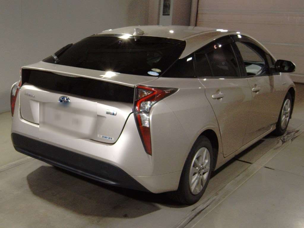 2016 Toyota Prius ZVW50[1]