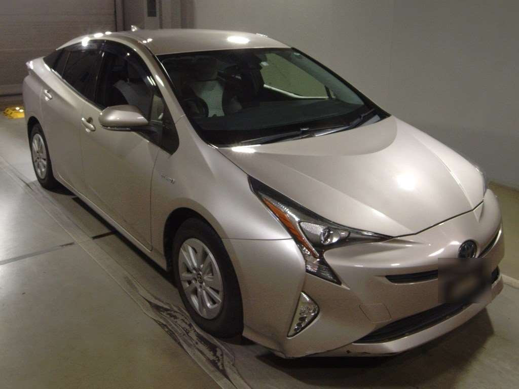 2016 Toyota Prius ZVW50[2]